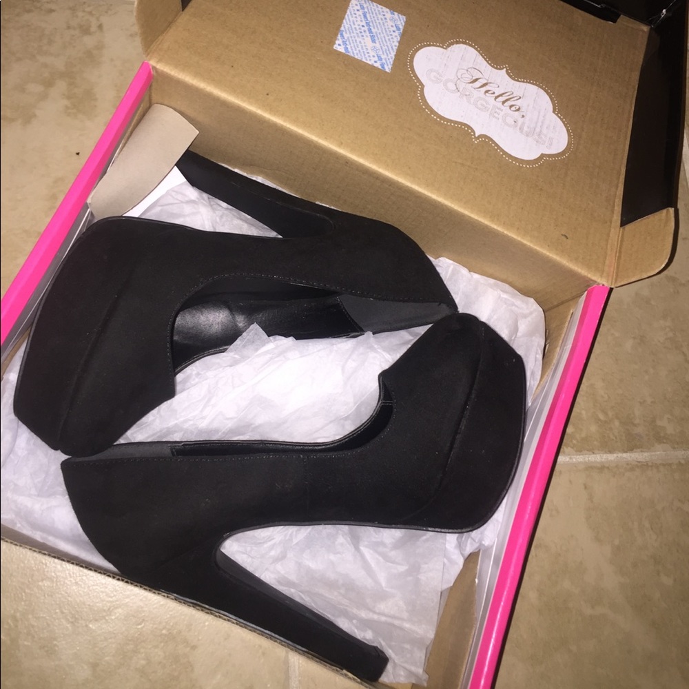 Black Pumps